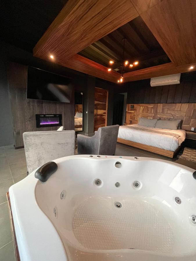 Suite con bañera de hidromasaje - Cama extragrande